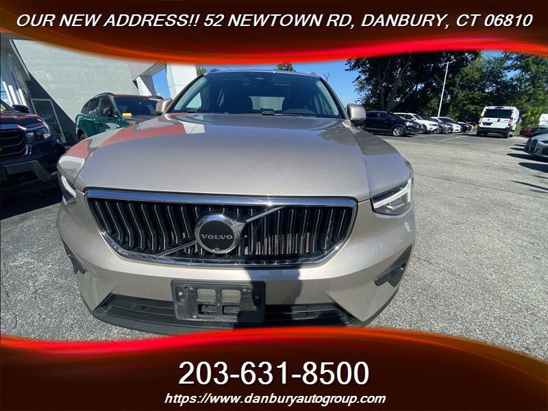 Used 2024 Volvo XC40 B5 Plus AWD/4WD image 13