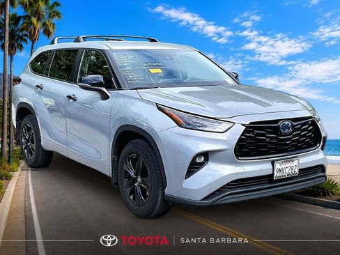 Used 2024 Toyota Highlander LE FWD image 1