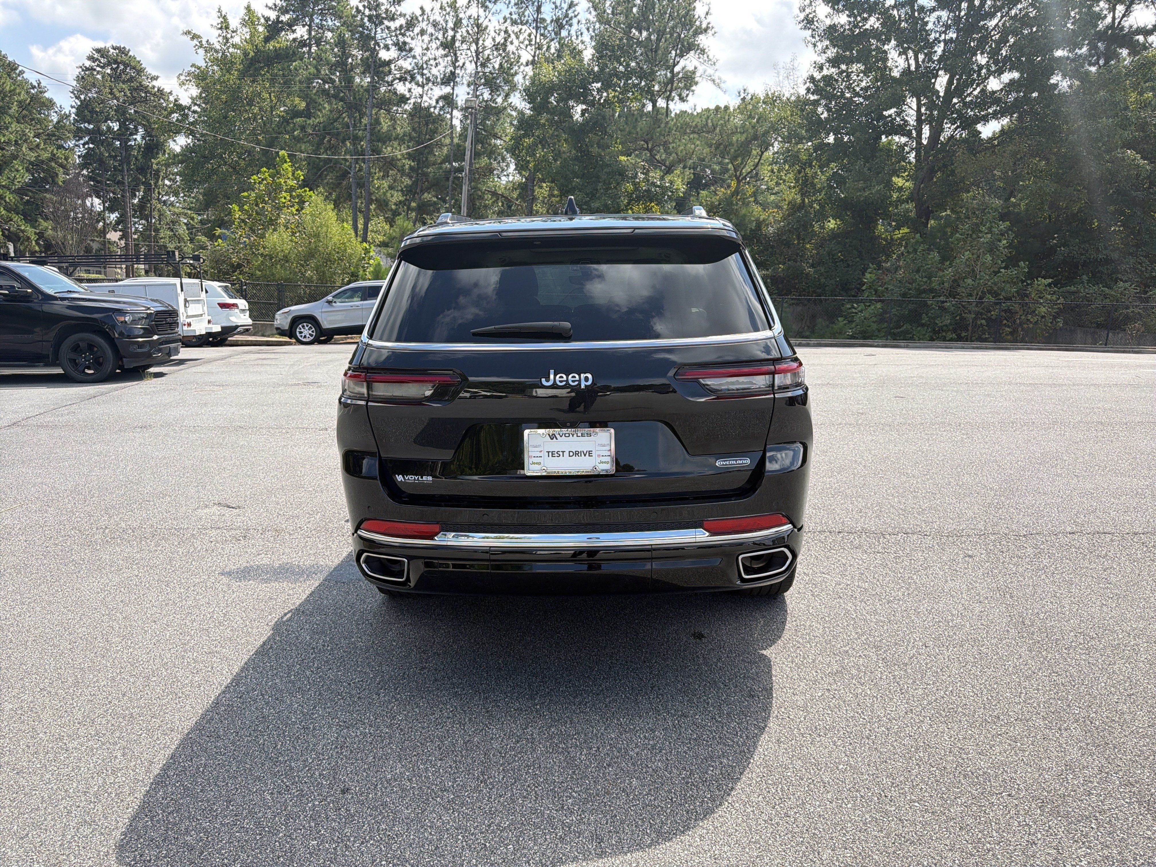Used 2023 Jeep Grand Cherokee L Overland RWD image 7
