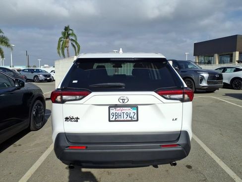 Used 2022 Toyota RAV4 LE FWD image 7