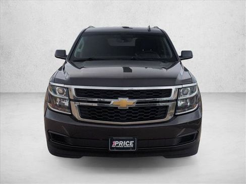 Used 2018 Chevrolet Suburban LS RWD image 2