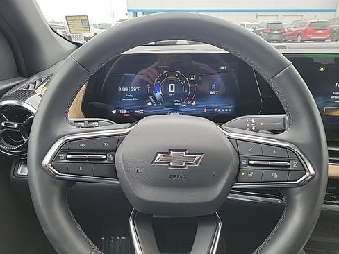 Used 2025 Chevrolet Equinox ACTIV w/ Convenience Package III image 10