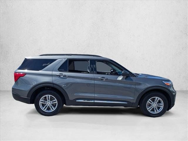 Used 2023 Ford Explorer XLT w/ Equipment Group 202A AWD/4WD image 4