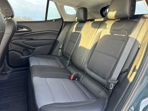Used 2025 Chevrolet Trax LT w/ LT Convenience Package image 16