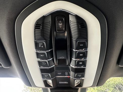 Used 2016 Porsche Macan S image 23