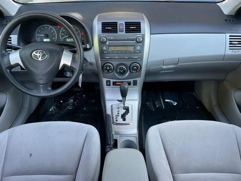 Used 2011 Toyota Corolla LE FWD image 3