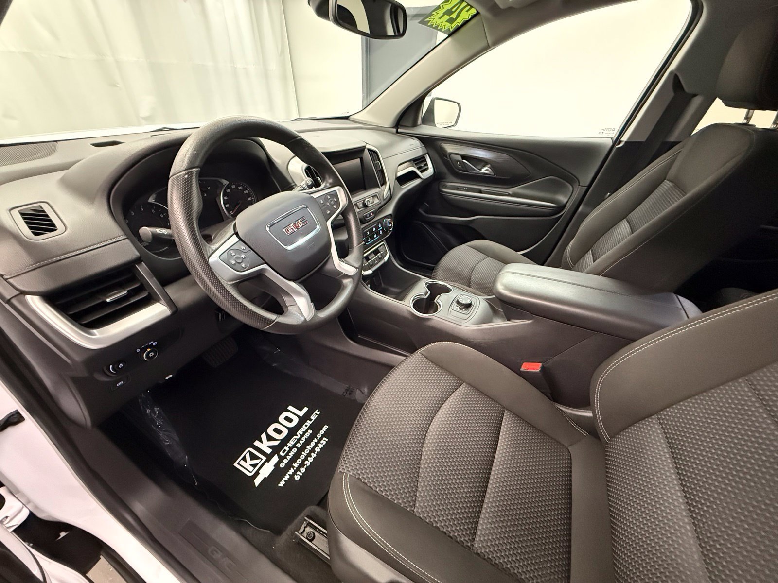 Used 2024 GMC Terrain SLE AWD/4WD image 11