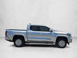 Used 2025 Toyota Tacoma SR5 AWD/4WD video 4