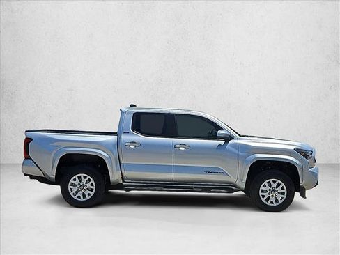 Used 2025 Toyota Tacoma SR5 AWD/4WD image 4