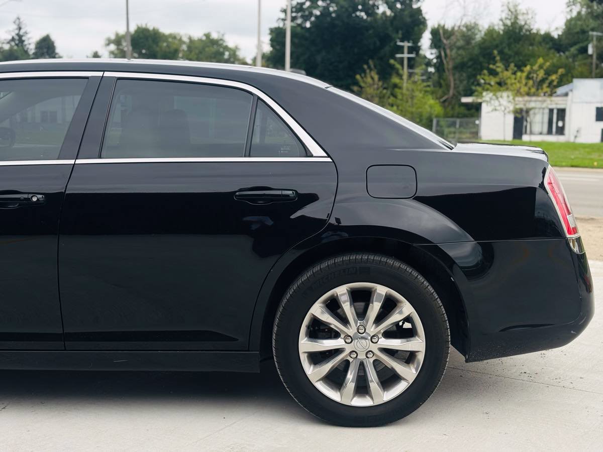 Used 2014 Chrysler 300 AWD image 15