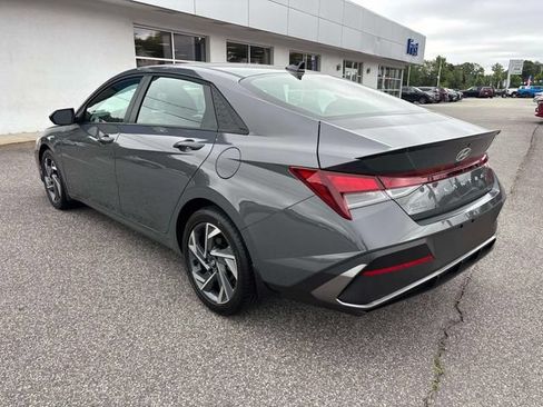 Certified 2025 Hyundai Elantra Sport FWD image 6