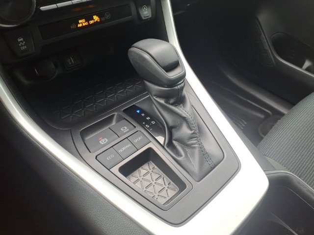 Used 2024 Toyota RAV4 LE FWD image 16