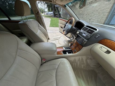 Used 2004 Lexus LS 430 RWD image 38