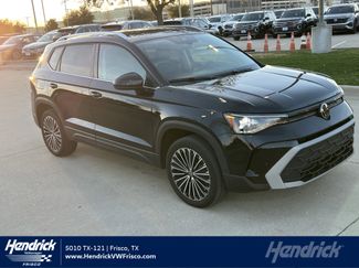 Used 2025 Volkswagen Taos SE w/ Panoramic Sunroof Package video 1