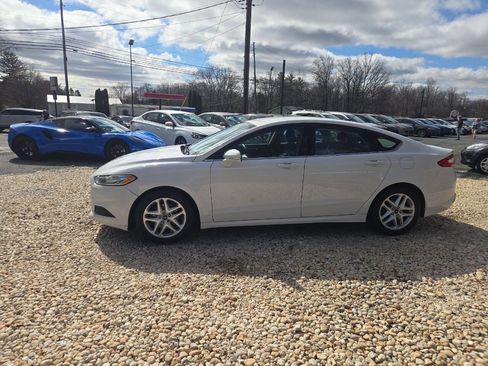 Used 2015 Ford Fusion SE image 4