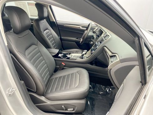 Used 2014 Ford Fusion SE w/ Equipment Group 202A FWD image 20