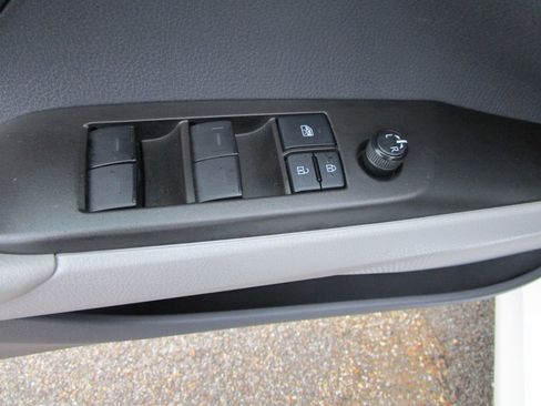 Used 2022 Toyota Camry LE image 19