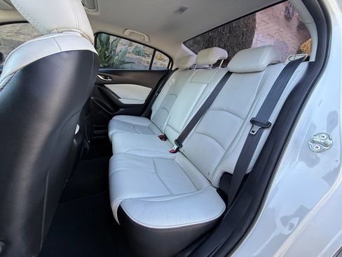 Used 2018 MAZDA MAZDA3 Grand Touring image 18