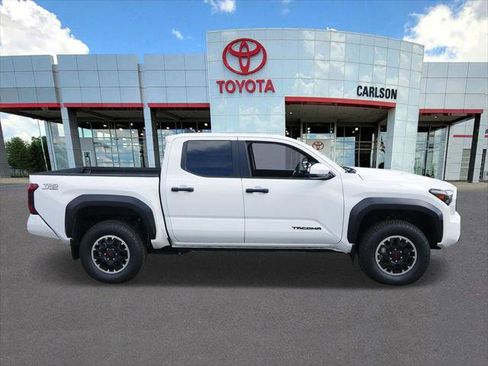 Certified 2024 Toyota Tacoma TRD Off-Road AWD/4WD image 4