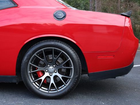 Used 2016 Dodge Challenger SRT w/ Technology Group image 24