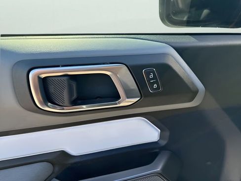 Used 2023 Ford Bronco Badlands image 10