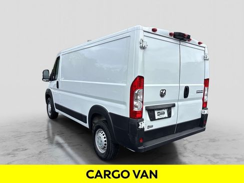 Used 2025 RAM ProMaster 2500 w/ Convenience Group FWD image 3
