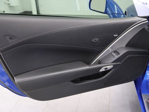 Used 2019 Chevrolet Corvette Stingray Coupe w/ Carbon Flash Badge Package RWD image 30
