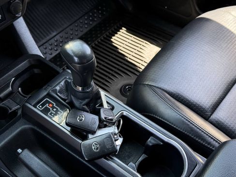 Used 2022 Toyota Tacoma TRD Off-Road w/ TRD Premium Off Road Package AWD/4WD image 24