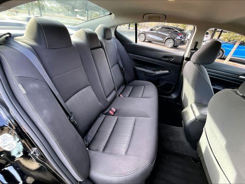 Used 2025 Nissan Altima 2.5 SV image 19