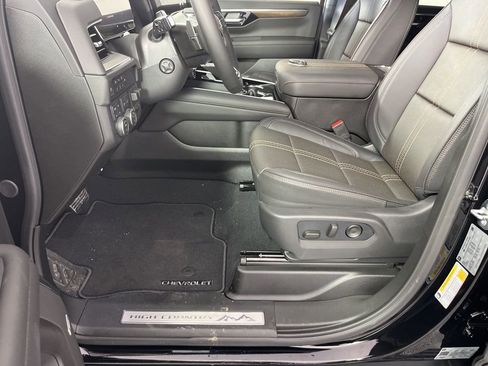 New 2026 Chevrolet Suburban High Country AWD/4WD image 16