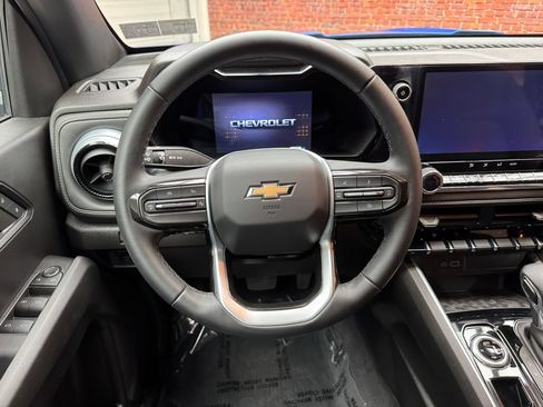 Used 2023 Chevrolet Colorado LT w/ LT Convenience Package AWD/4WD image 12