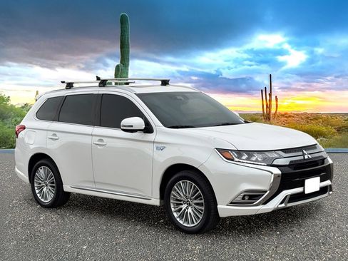 Used 2019 Mitsubishi Outlander 4WD Plug-In Hybrid image 7