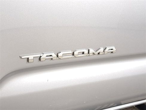Used 2020 Toyota Tacoma TRD Off-Road image 9