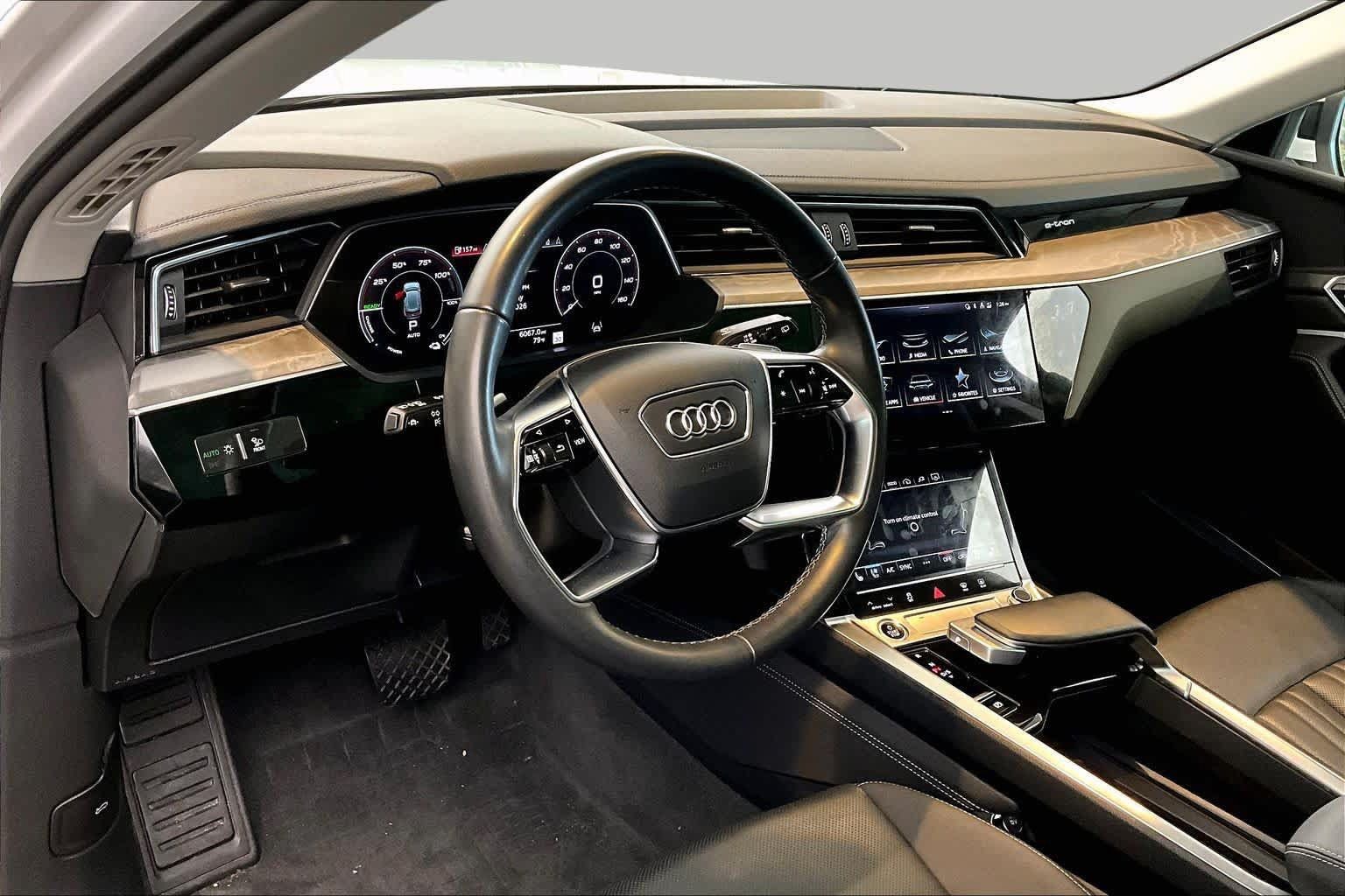 Used 2024 Audi Q8 e-tron Premium Plus w/ Premium Plus Package AWD/4WD image 16