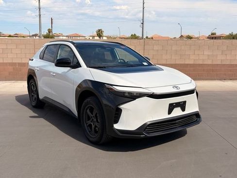 Used 2025 Toyota bZ4X AWD w/ Weather Package image 5