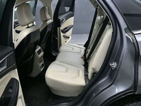 Used 2022 Ford Edge Titanium image 15