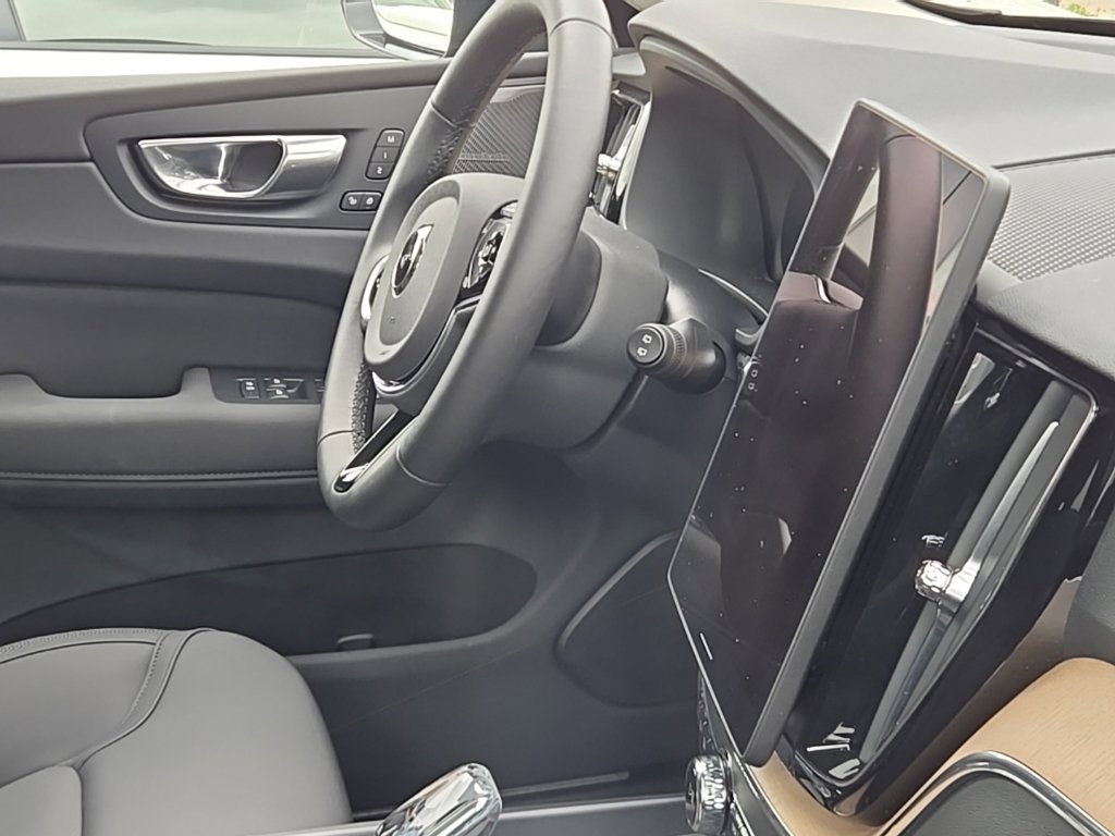 Used 2026 Volvo XC60 B5 Plus AWD/4WD image 17