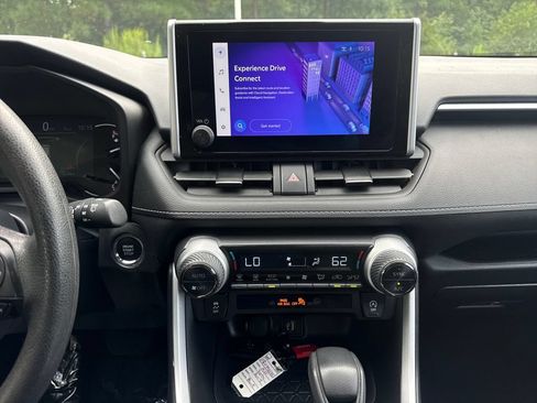 Used 2025 Toyota RAV4 XLE AWD/4WD image 18