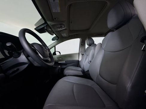 Used 2024 Toyota Sienna XLE w/ XLE Plus Package FWD image 6