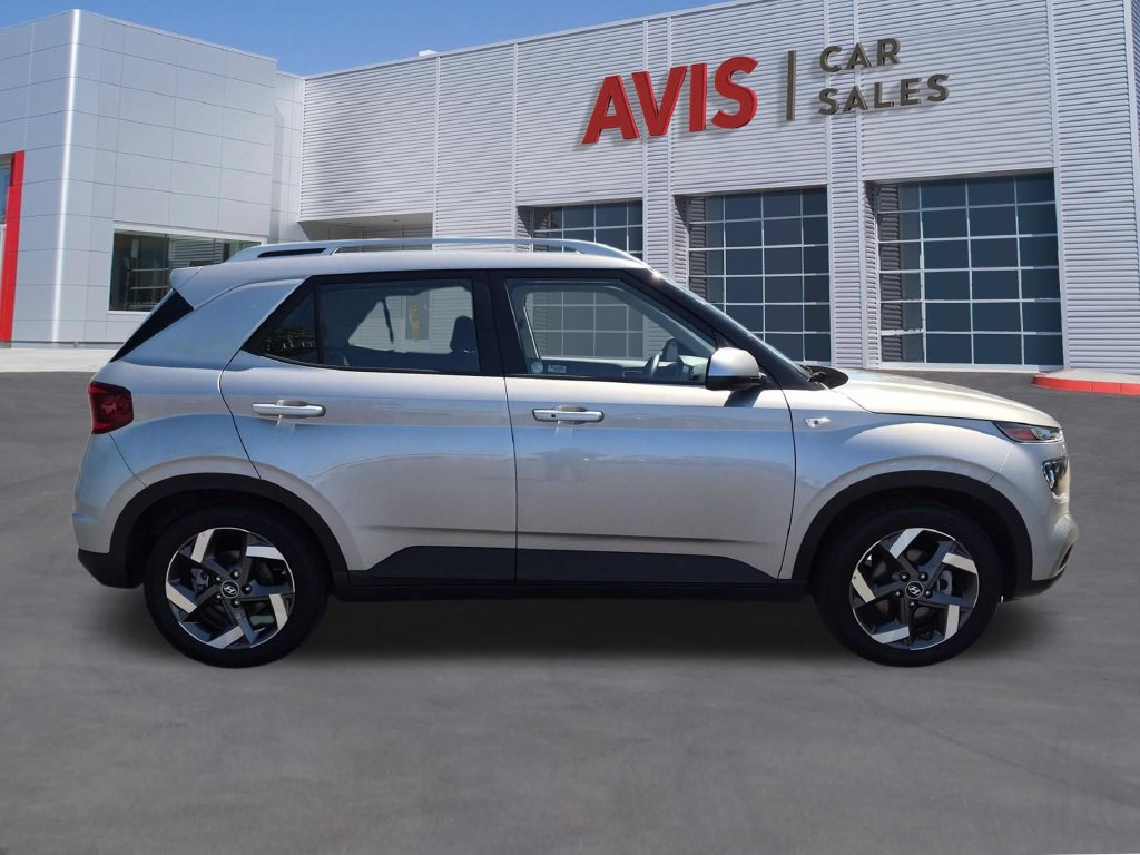 Used 2025 Hyundai Venue SEL FWD image 5