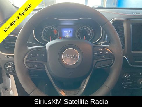 Used 2022 Jeep Cherokee Trailhawk w/ Comfort/Convenience Group AWD/4WD image 6
