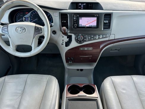 Used 2013 Toyota Sienna XLE image 15