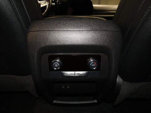 Used 2025 Chevrolet Traverse LT image 30