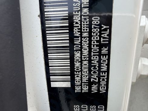 Used 2015 Jeep Renegade Latitude w/ Popular Equipment Group FWD image 34