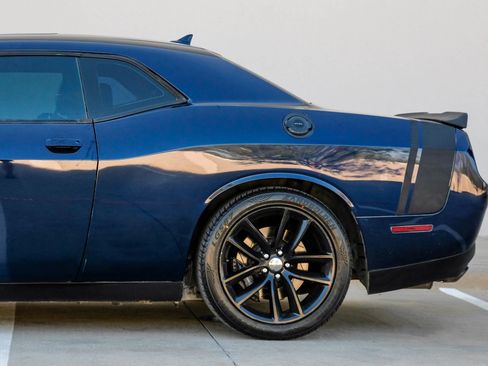 Used 2016 Dodge Challenger R/T Scat Pack w/ Leather Interior Group image 19