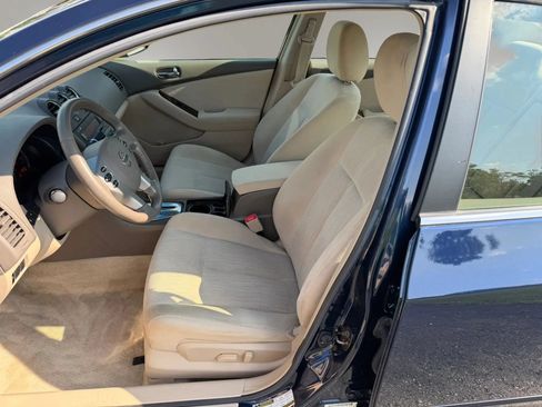 Used 2010 Nissan Altima Hybrid Sedan w/ Convenience Pkg FWD image 2