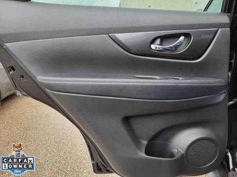 Used 2018 Nissan Rogue SV AWD/4WD image 9