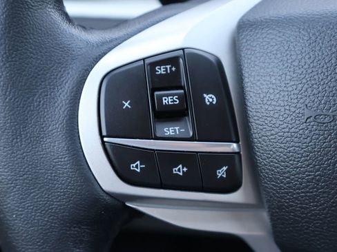 Used 2023 Ford Explorer XLT w/ Equipment Group 202A RWD image 8