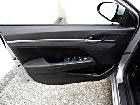 Used 2020 Hyundai Elantra SEL w/ Winter Weather Package image 7