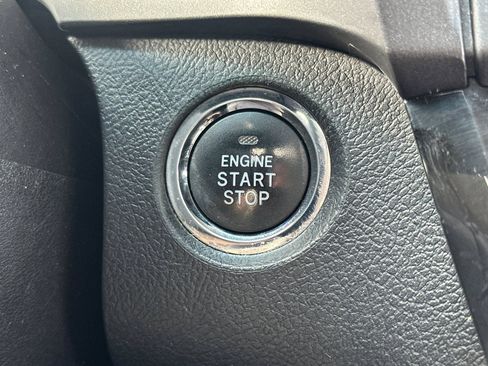 Used 2015 Toyota Sienna Limited Premium image 30